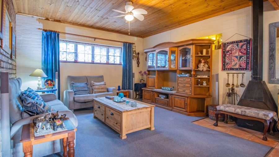 5 Bedroom Property for Sale in Sandbaai Western Cape
